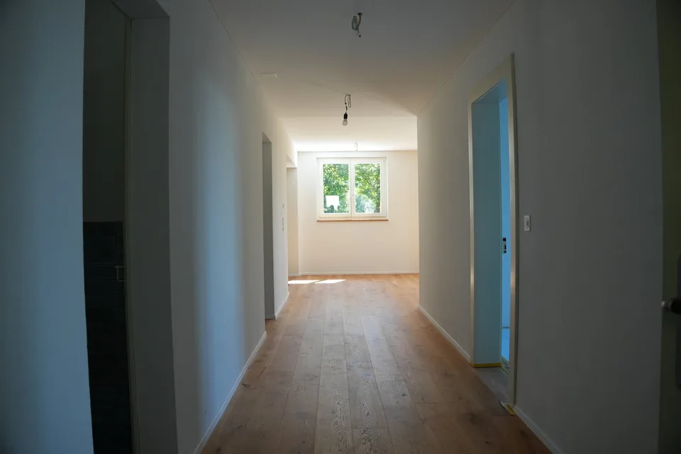 4-Zimmer-Wohnung mit Altbaucharme und traumhafter Sicht auf See und Berge – Foto 9 von 13