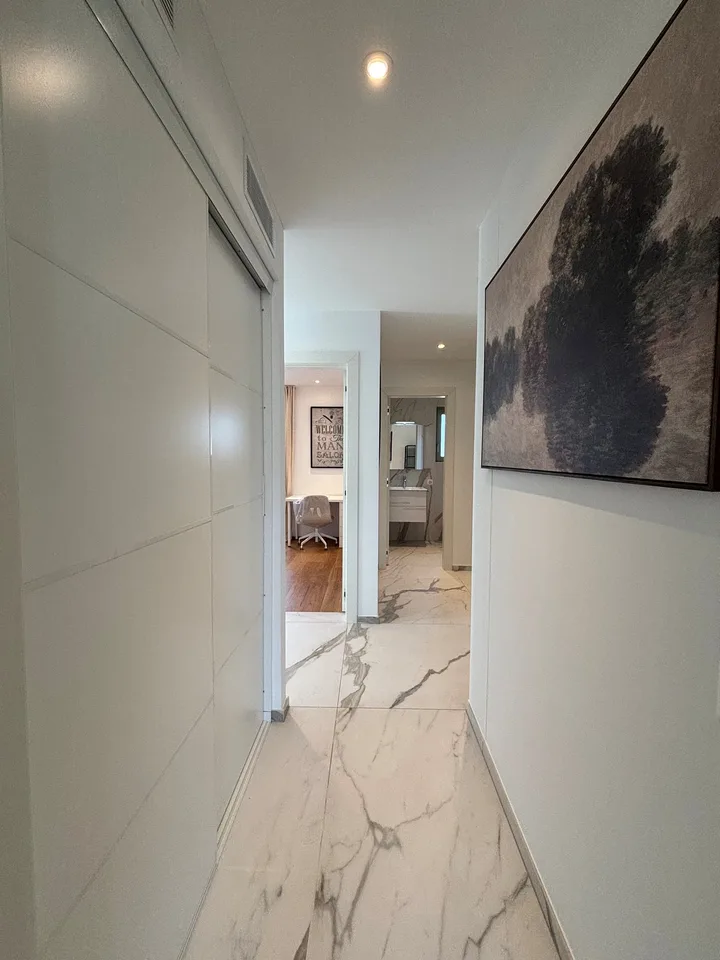 Elegantes 3.5-Zimmer-Wohnung in Massagno mit Dachgarten und Seeblick – Foto 3 von 6