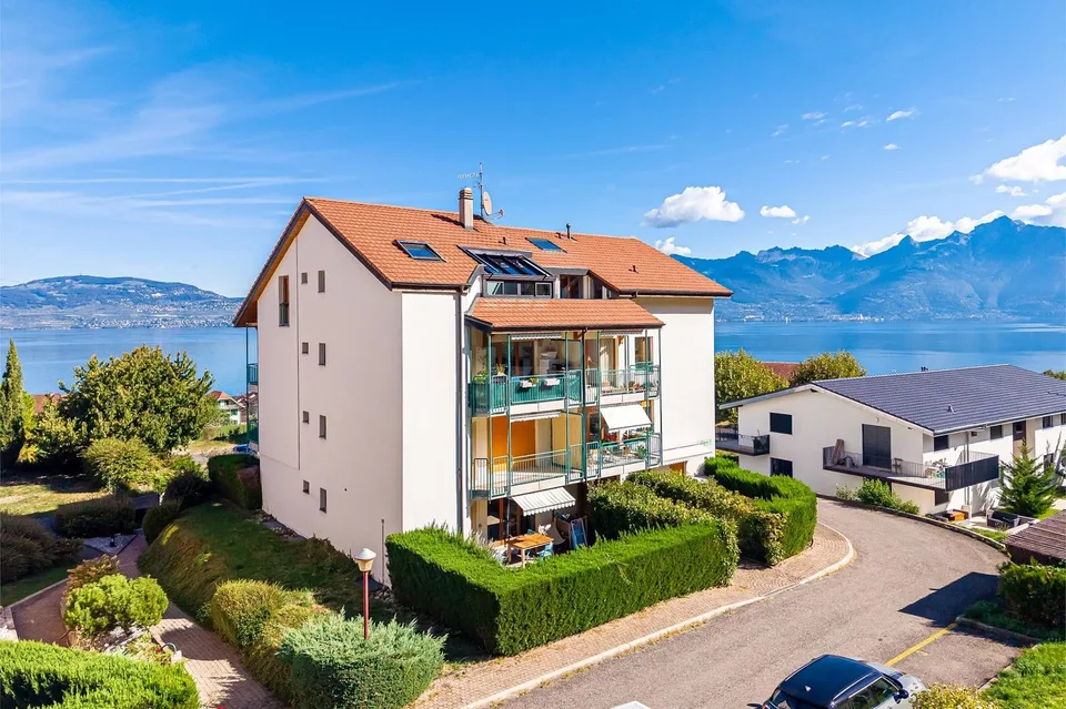 Charmanter Apartment mit Blick auf den See und die Berge – Foto 12 von 13