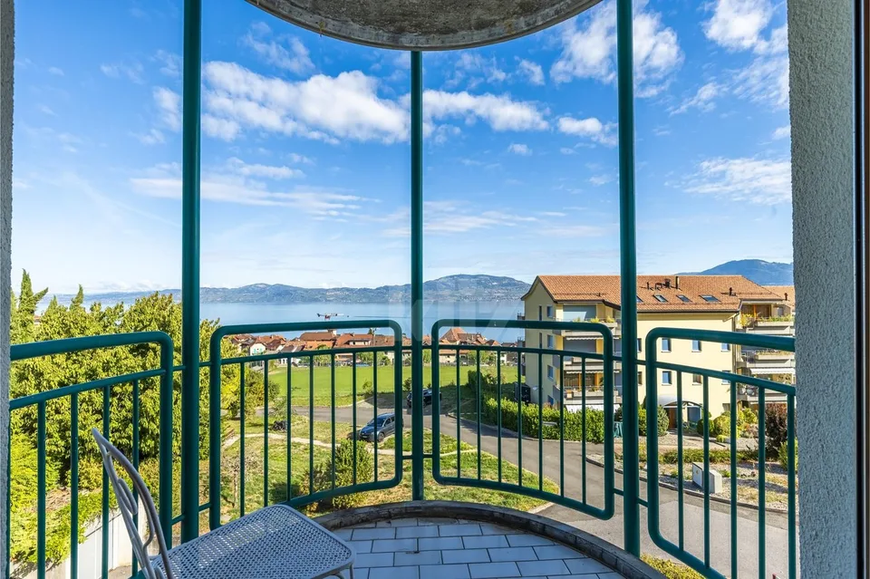 Charmanter Apartment mit Blick auf den See und die Berge – Foto 4 von 13