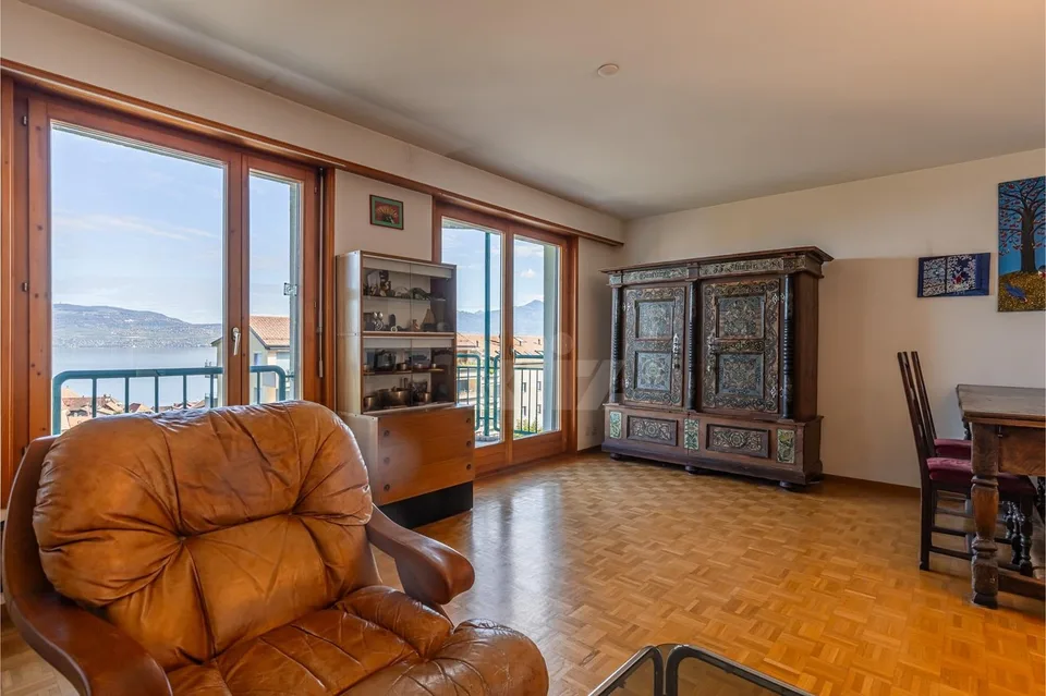 Charmanter Apartment mit Blick auf den See und die Berge – Foto 3 von 13