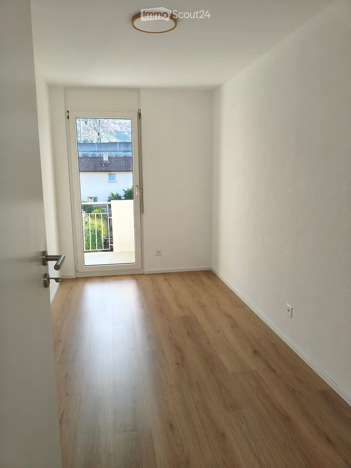 Maison mitoyenne de 4,5 pièces avec garage et parking extérieur – entièrement rénovée à l'intérieur et prête à être occupée – photo 16 sur 27