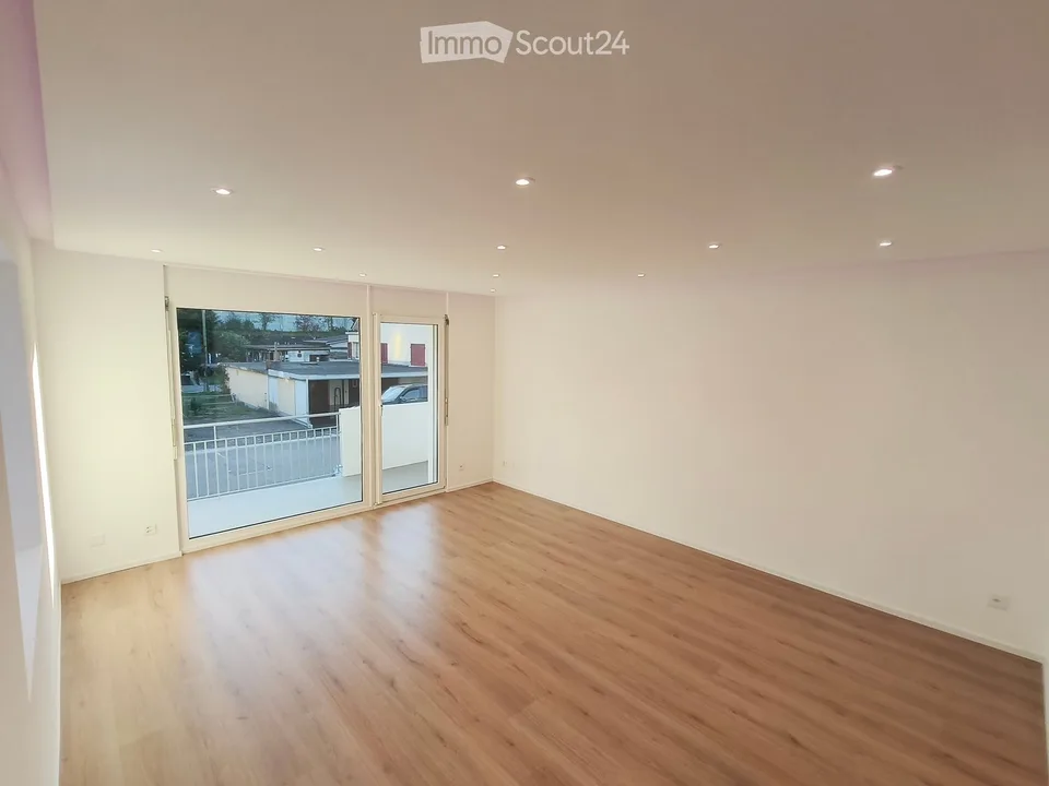 Maison mitoyenne de 4,5 pièces avec garage et parking extérieur – entièrement rénovée à l'intérieur et prête à être occupée – photo 6 sur 27