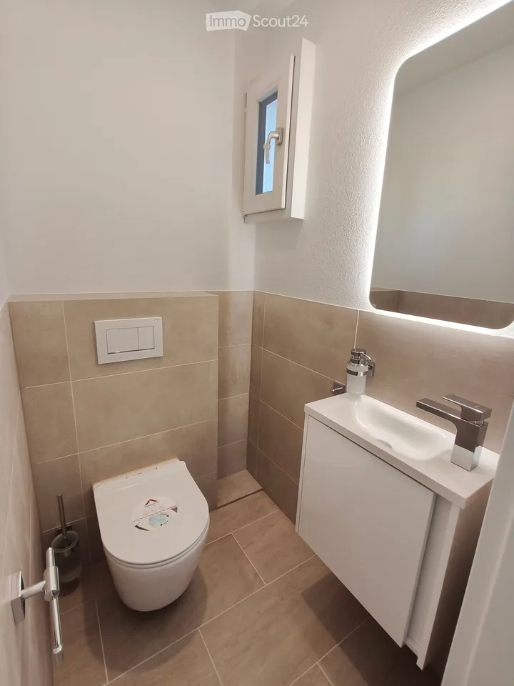Maison mitoyenne de 4,5 pièces avec garage et parking extérieur – entièrement rénovée à l'intérieur et prête à être occupée – photo 10 sur 27