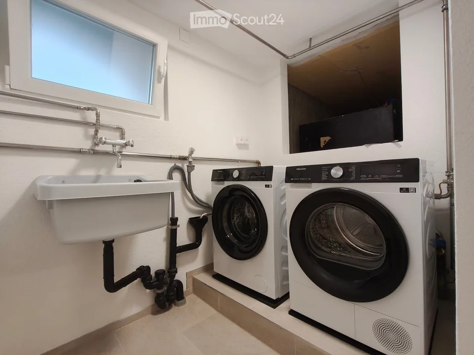Maison mitoyenne de 4,5 pièces avec garage et parking extérieur – entièrement rénovée à l'intérieur et prête à être occupée – photo 17 sur 27
