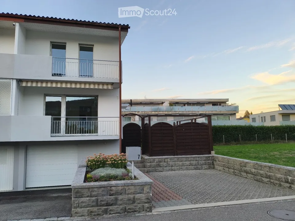 Maison mitoyenne de 4,5 pièces avec garage et parking extérieur – entièrement rénovée à l'intérieur et prête à être occupée – photo 24 sur 27