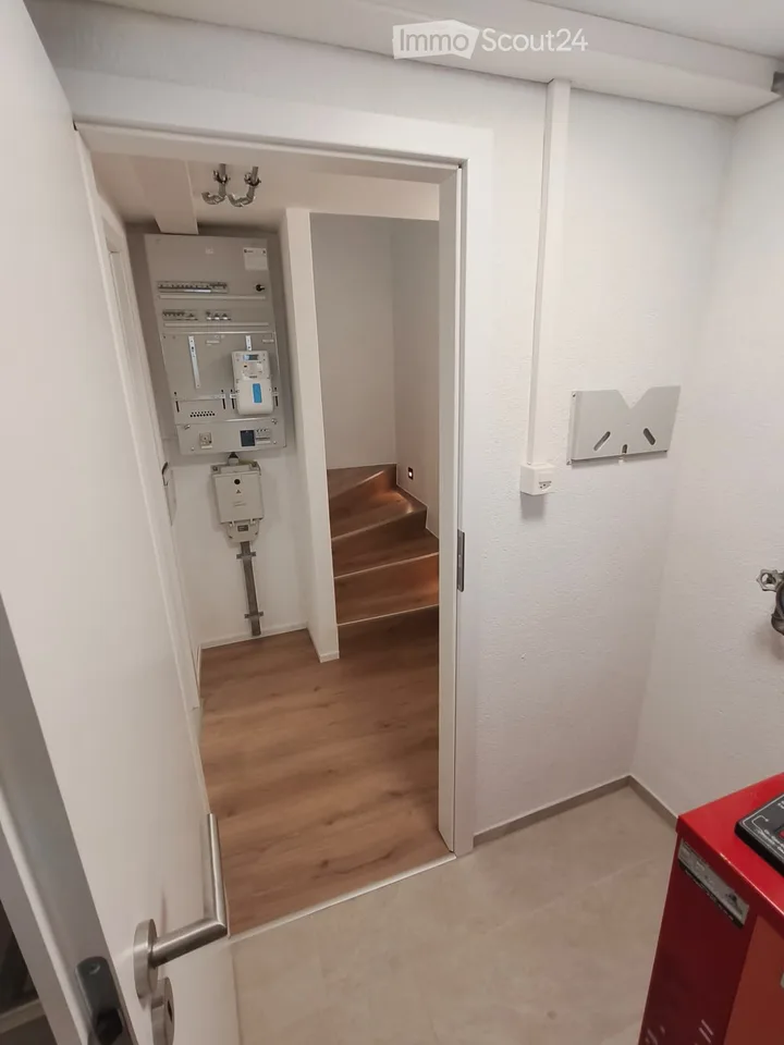 Maison mitoyenne de 4,5 pièces avec garage et parking extérieur – entièrement rénovée à l'intérieur et prête à être occupée – photo 22 sur 27