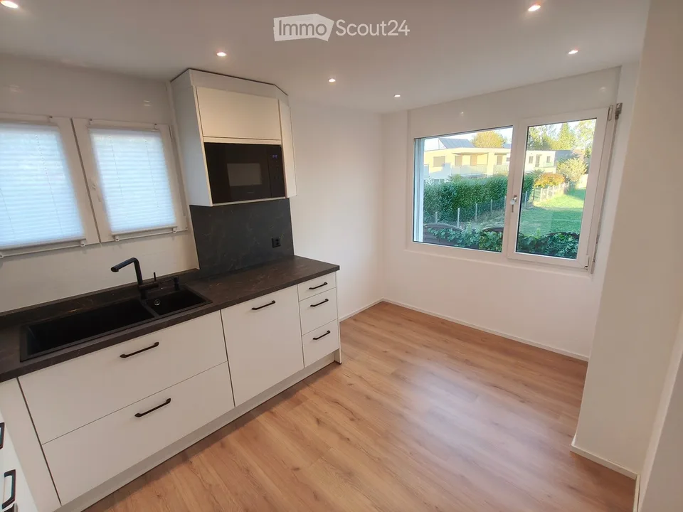 Maison mitoyenne de 4,5 pièces avec garage et parking extérieur – entièrement rénovée à l'intérieur et prête à être occupée – photo 9 sur 27