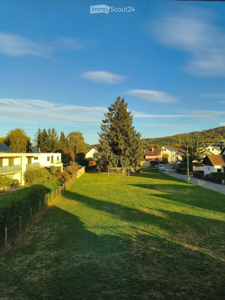 Maison mitoyenne de 4,5 pièces avec garage et parking extérieur – entièrement rénovée à l'intérieur et prête à être occupée – photo 27 sur 27