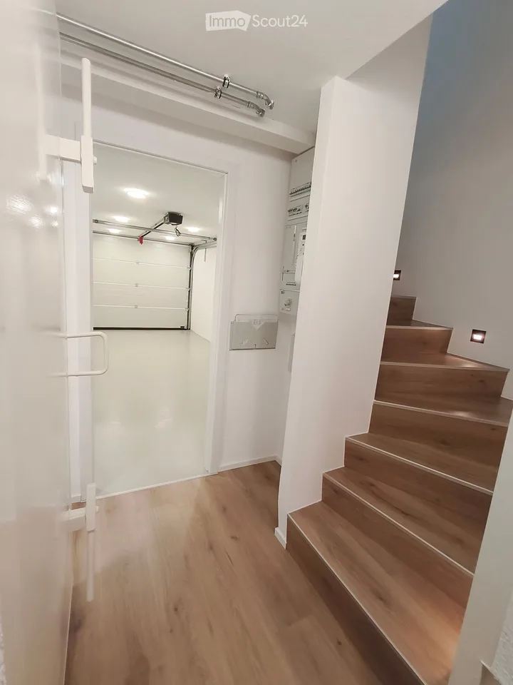 Maison mitoyenne de 4,5 pièces avec garage et parking extérieur – entièrement rénovée à l'intérieur et prête à être occupée – photo 23 sur 27