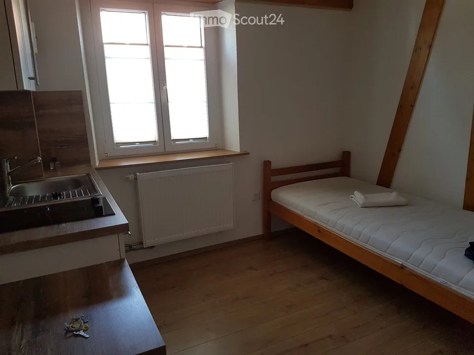 möbliertes Zimmer, – Foto 2 von 5