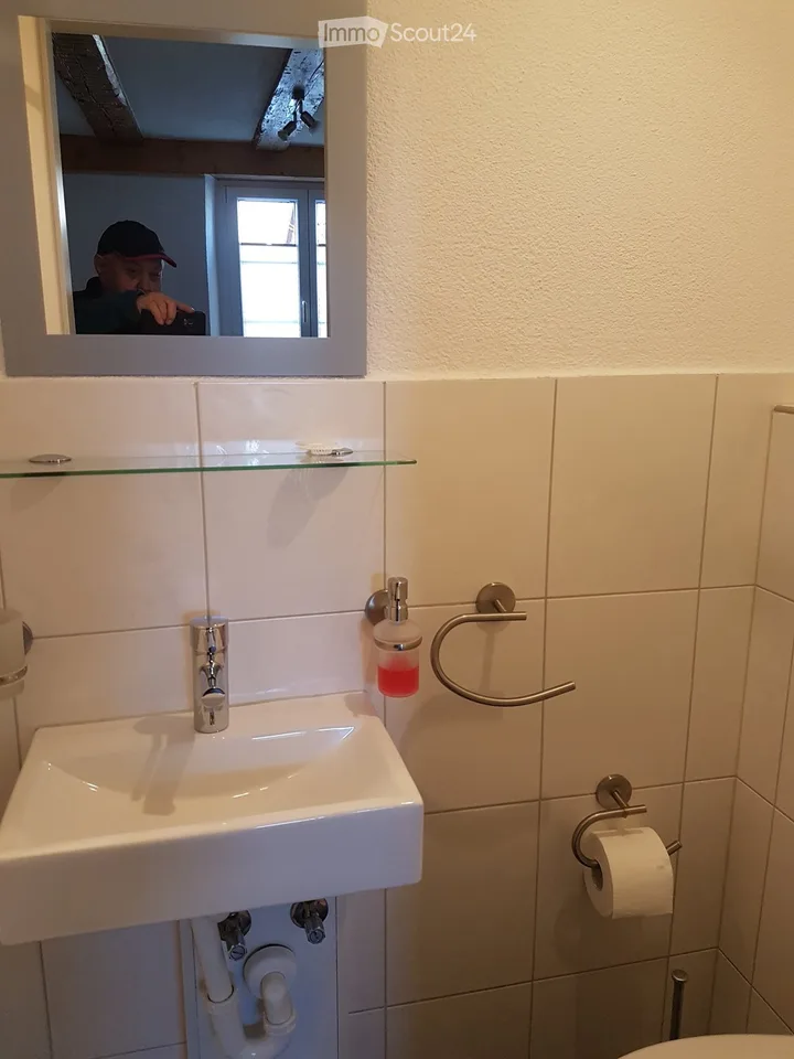 möbliertes Zimmer, – Foto 4 von 5