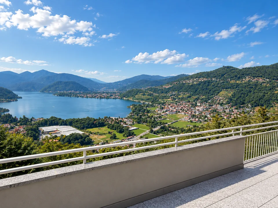 Elegantes Landhaus mit Panoramablick auf den See, Infinity-Pool und privatem Garten – Foto 8 von 13