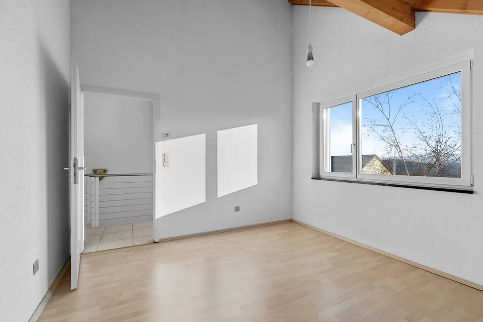 Casa unifamiliare indipendente con piscina, sauna, sala hobby e grande garage! – foto 12 di 12