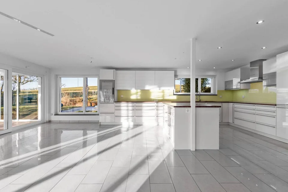 Casa unifamiliare indipendente con piscina, sauna, sala hobby e grande garage! – foto 6 di 12
