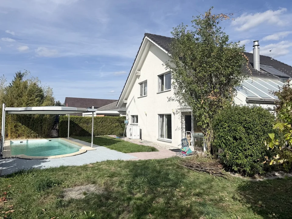 Casa unifamiliare indipendente con piscina, sauna, sala hobby e grande garage! – foto 2 di 12
