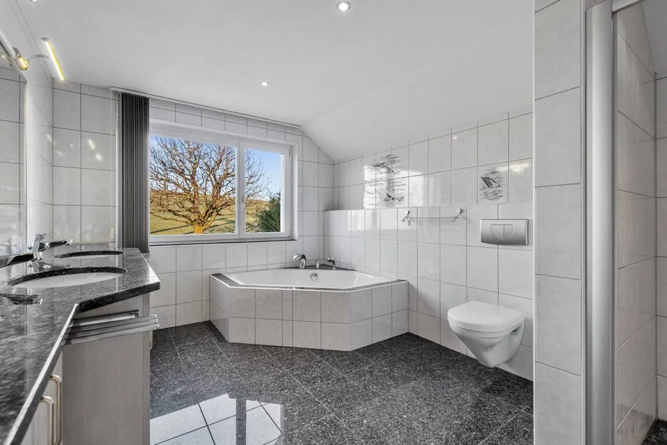 Casa unifamiliare indipendente con piscina, sauna, sala hobby e grande garage! – foto 11 di 12