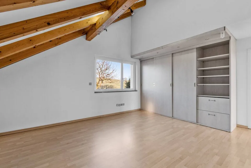 Casa unifamiliare indipendente con piscina, sauna, sala hobby e grande garage! – foto 10 di 12