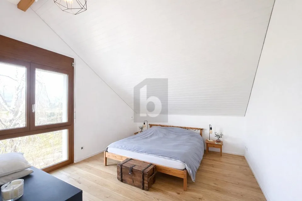 PRÄCHTIGES GERÄUMIGES RENOVIERTES OBJEKT MIT FREIER SICHT – Foto 5 von 6