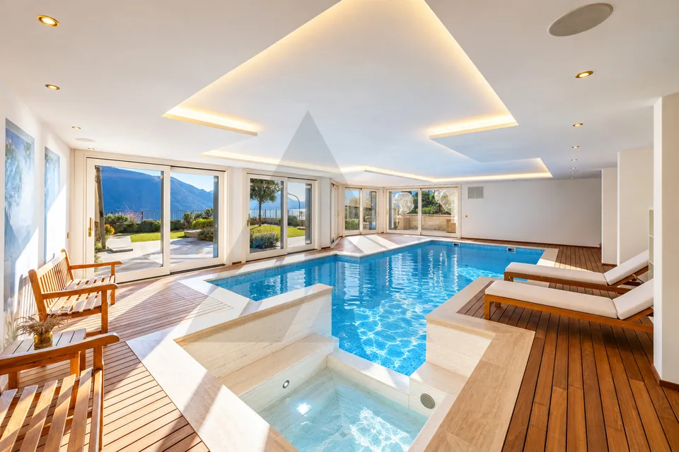 VILLA CONTEMPORANEA VISTA LAGO CON TERRENO EDIFICABILE ADIACENTE – Foto 4 von 5
