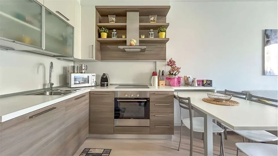 GRAZIOSO APPARTAMENTO 2,5 LOCALI CON VISTA LAGO – foto 3 di 10