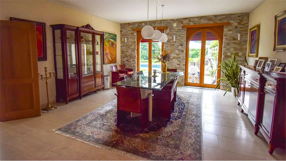 Villa prestigieuse avec vue sur le lac – photo 10 sur 13