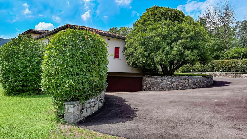 Villa prestigieuse avec vue sur le lac – photo 7 sur 13