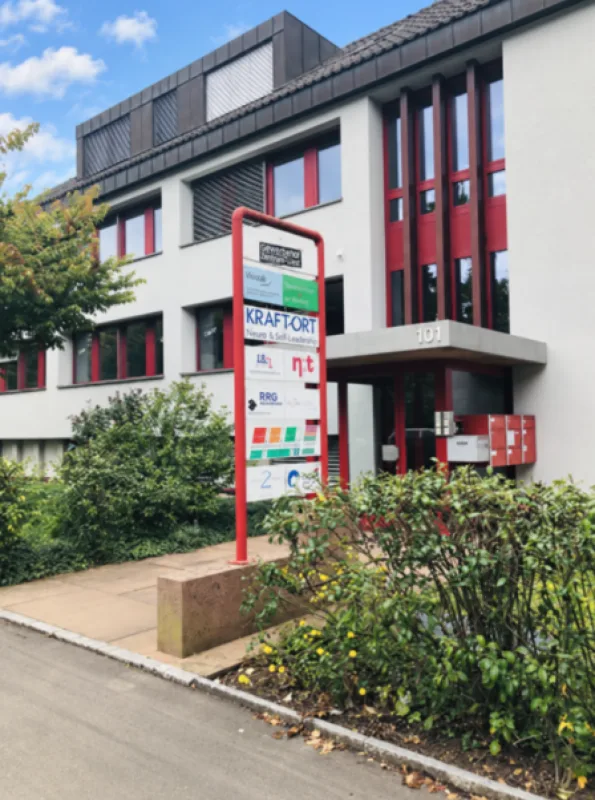 ATTRAKTIVER BÜRORAUM IN ANGENEHMER ARBEITSUMGEBUNG – Foto 7 von 7