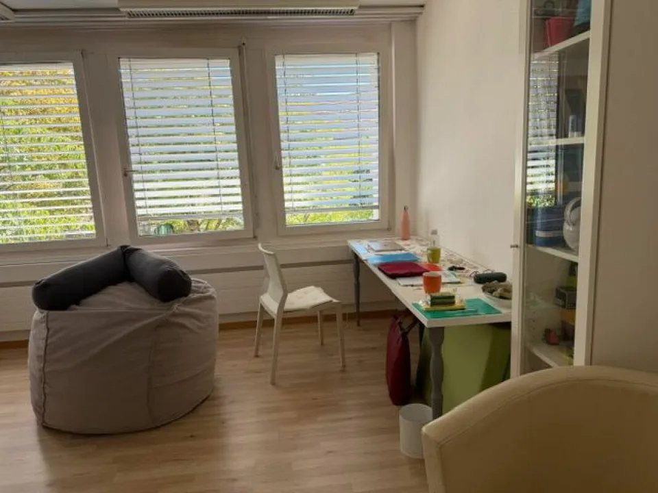 ATTRAKTIVER BÜRORAUM IN ANGENEHMER ARBEITSUMGEBUNG – Foto 4 von 7