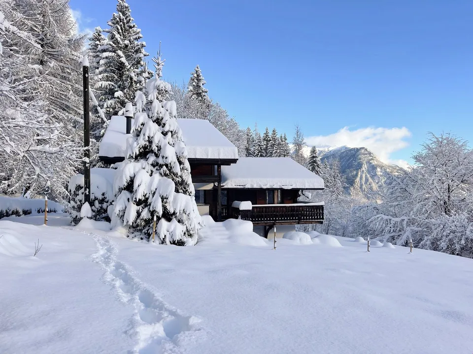 In season - Splendid chalet, surrounded by greenery, in the Marécottes – photo 2 of 17