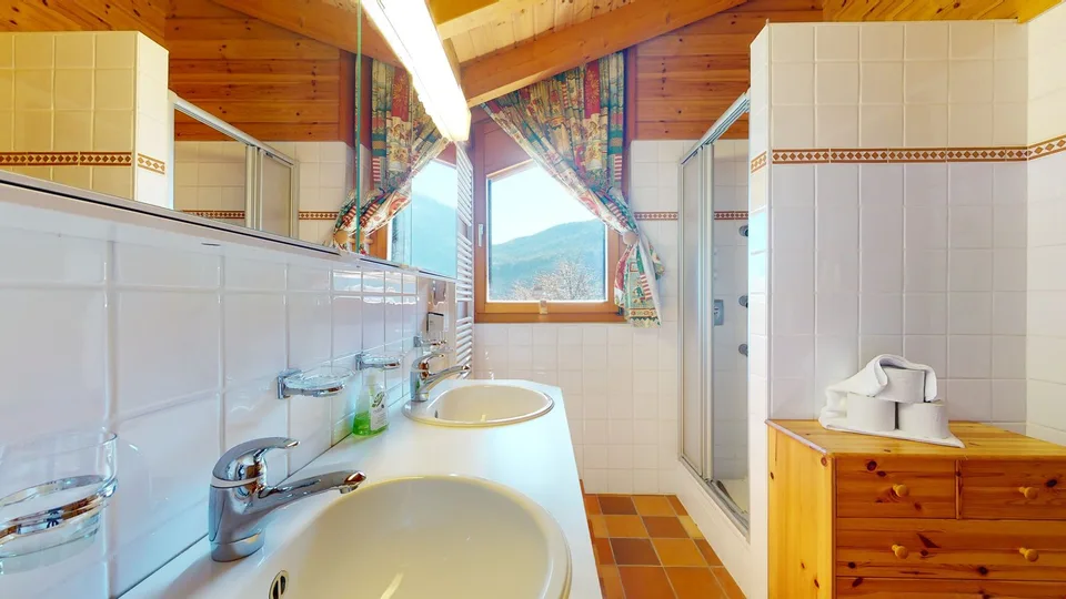 In season - Splendid chalet, surrounded by greenery, in the Marécottes – photo 10 of 17