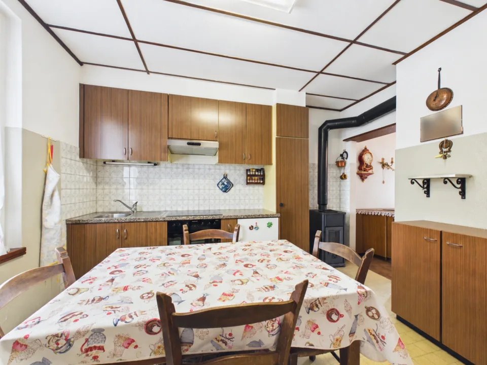 Einfamilienhaus mit hellem Wintergarten, Parkplatz und kleiner privater Grünfläche – Foto 8 von 17