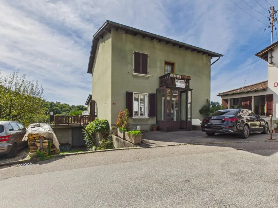Einfamilienhaus mit hellem Wintergarten, Parkplatz und kleiner privater Grünfläche – Foto 16 von 17