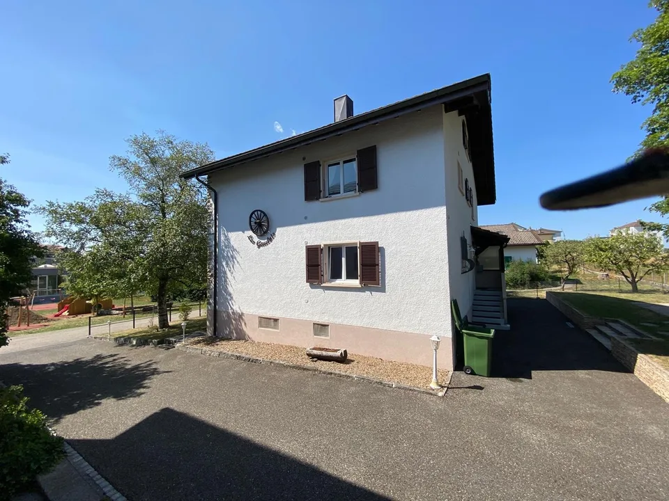 Les Bois - Einfamilienhaus mit 2 unabhängigen Wohnungen und Doppelgarage – Foto 2 von 14