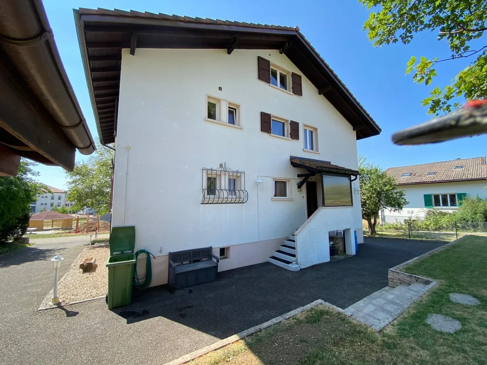 Les Bois - Einfamilienhaus mit 2 unabhängigen Wohnungen und Doppelgarage – Foto 3 von 14