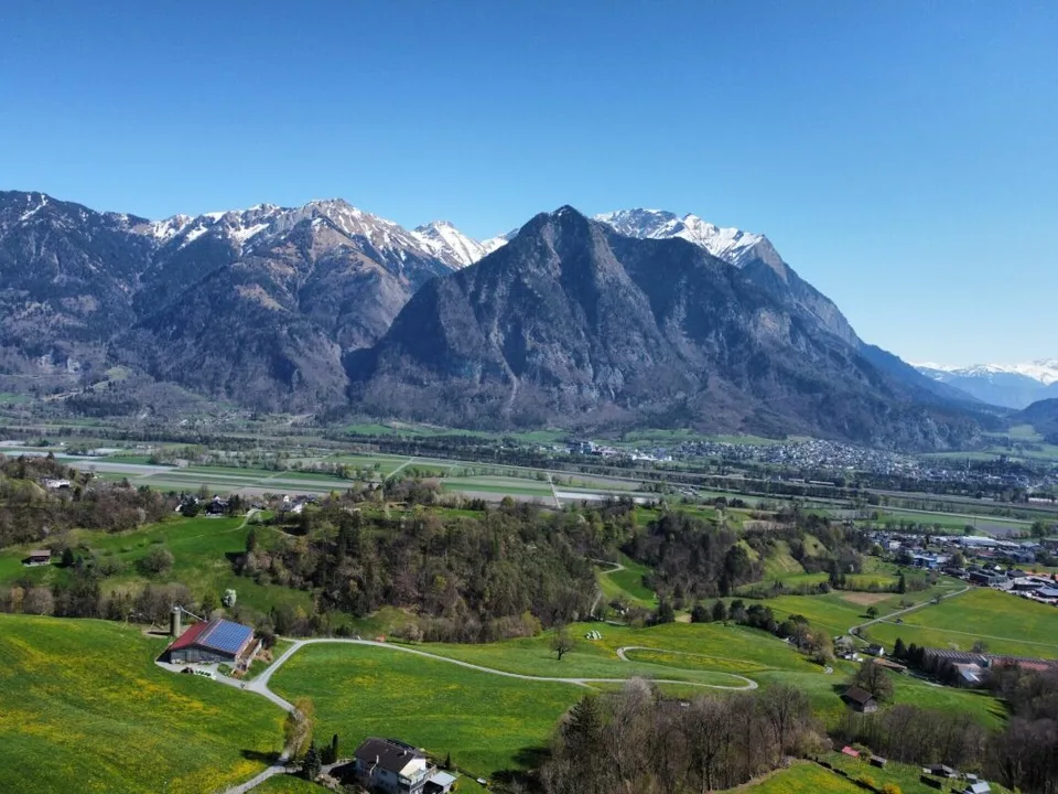Terreno con diverse possibilità di utilizzo – foto 2 di 6