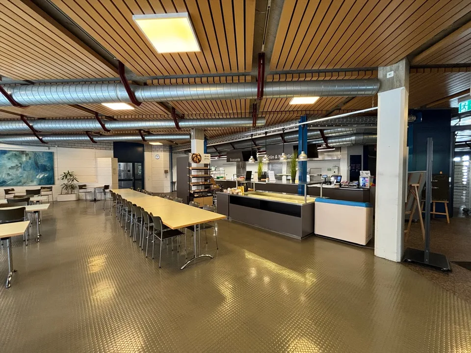 Sofort durchstarten: Gastrofläche mit Produktionsküche und Dachterrasse – Foto 2 von 8