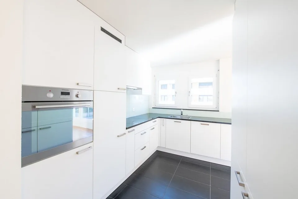 Appartement moderne 3.5 pièces au rez-de-chaussée à louer dans le parc d'Ahorn – photo 2 sur 5