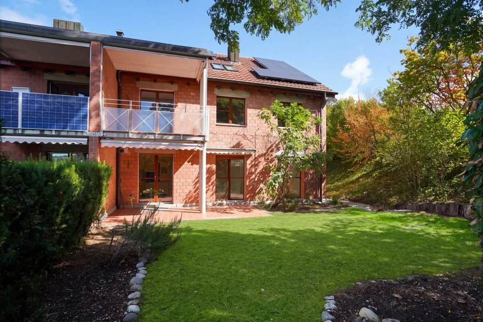 Casa unifamiliare ristrutturata, adatta alle famiglie con giardino a Binningen – foto 3 di 18