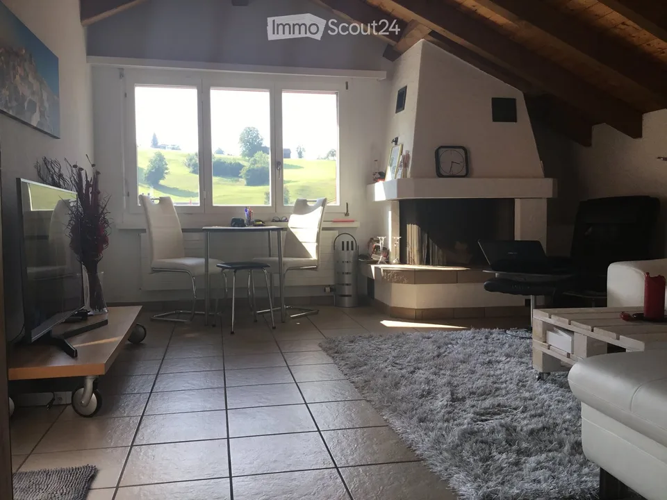 Gemütliche Dachwohnung in Wollerau / Fordern Sie ein Video an. – Foto 5 von 5
