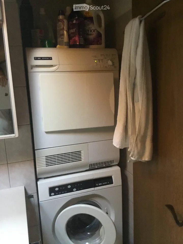 Gemütliche Dachwohnung in Wollerau / Fordern Sie ein Video an. – Foto 3 von 5