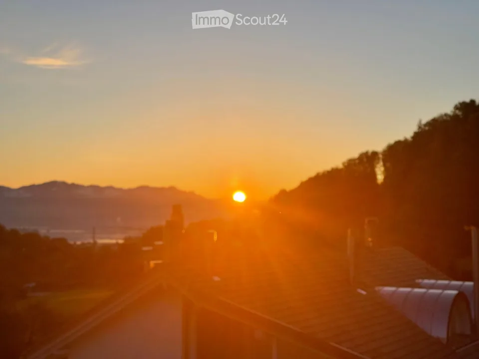 Gemütliche Dachwohnung in Wollerau / Fordern Sie ein Video an. – Foto 4 von 5