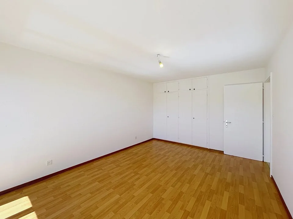Appartamento luminoso di 3.5 locali con balcone e vista a Neuchâtel – foto 4 di 9