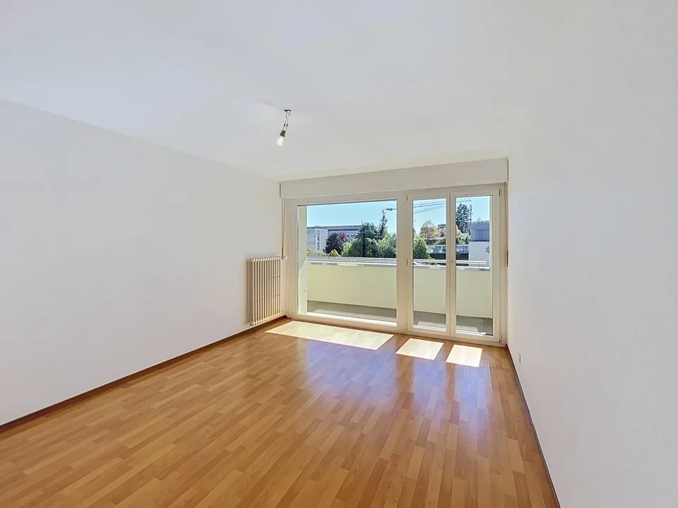 Appartamento luminoso di 3.5 locali con balcone e vista a Neuchâtel – foto 3 di 9