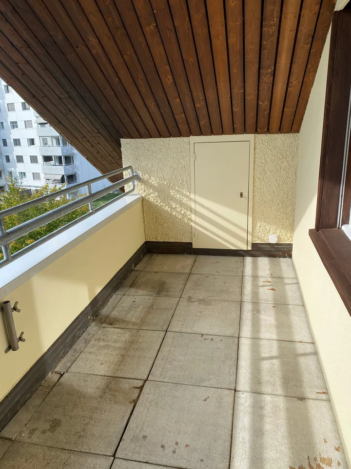 *Frisch renovierte 2.5-Zimmerwohnung im Dachgeschoss* – Foto 8 von 11