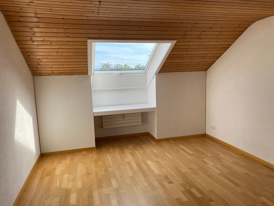 *Frisch renovierte 2.5-Zimmerwohnung im Dachgeschoss* – Foto 3 von 11