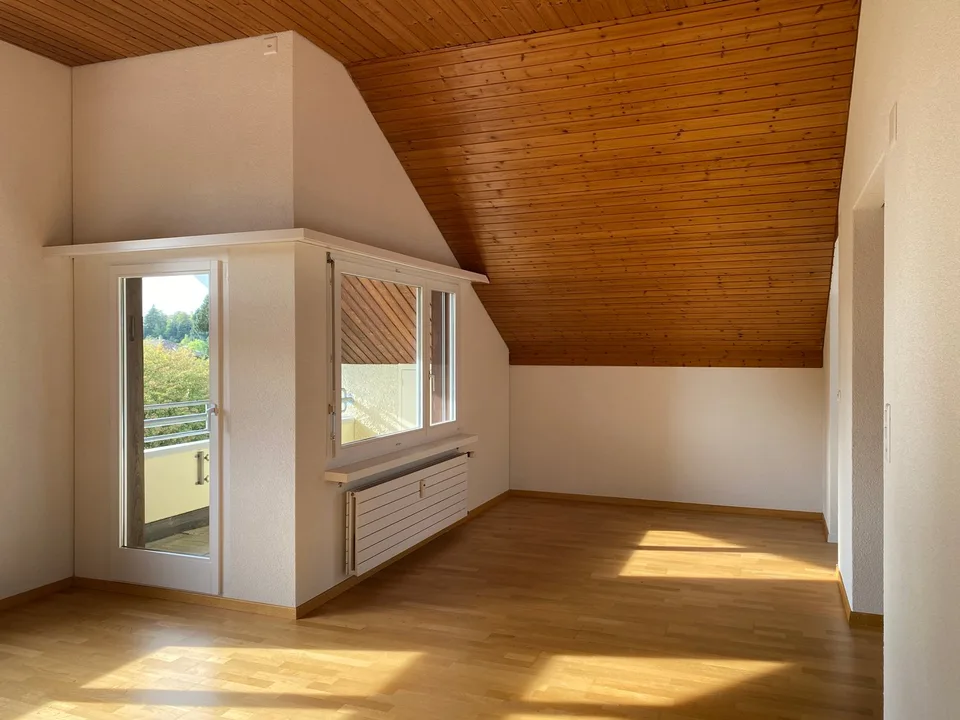 *Frisch renovierte 2.5-Zimmerwohnung im Dachgeschoss* – Foto 2 von 11