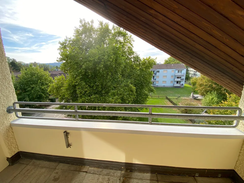 *Frisch renovierte 2.5-Zimmerwohnung im Dachgeschoss* – Foto 10 von 11