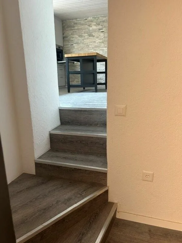 Charmante 3.5-Zimmerwohnung mit Cheminée, Balkon und modernem Wohnkomfort in Orselina / Affascinante appartamento di 3.5 locali con camino, balcone e comfort abitativo moderno a Orselina – photo 5 sur 10