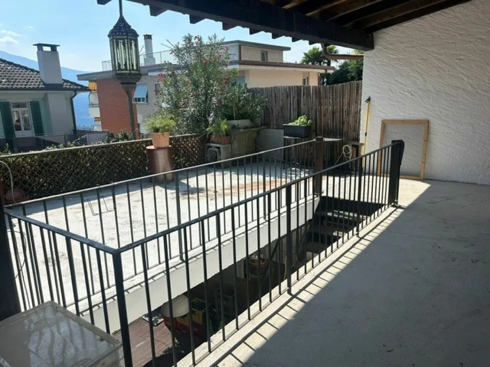 Charmante 3.5-Zimmerwohnung mit Cheminée, Balkon und modernem Wohnkomfort in Orselina / Affascinante appartamento di 3.5 locali con camino, balcone e comfort abitativo moderno a Orselina – photo 8 sur 10